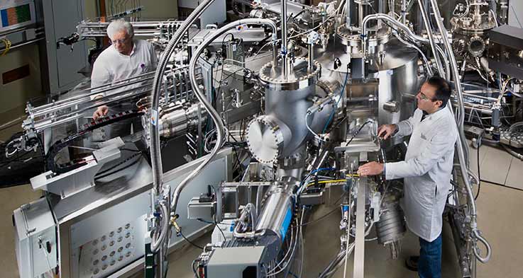 polycrystalline-cigs-20247 Researchers in a lab.